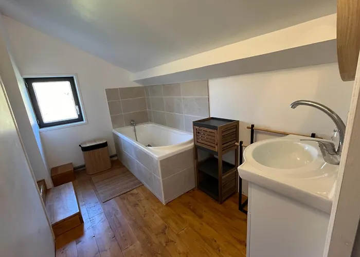 Les Ecuries Du Chateau Tekne *